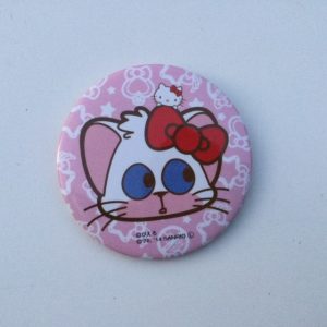 CREAMY MAMI PIN BADGE CREAMY MAMI X HELLO KITTY "POSI" AKEMI TAKADA