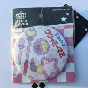 CREAMY MAMI PIN BADGE CREAMY MAMI X LISTEN FLAVOR CREAMY "BACCHETTE MAGICHE" AKEMI TAKADA