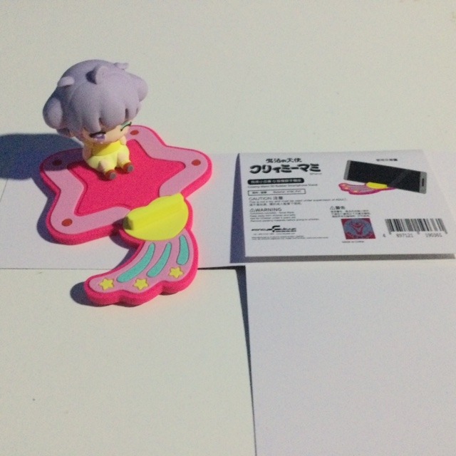 CREAMY MAMI SD RUBBER SMARTPHONE STAND "YELLOW DRESS" AKEMI TAKADA HK - immagine 3